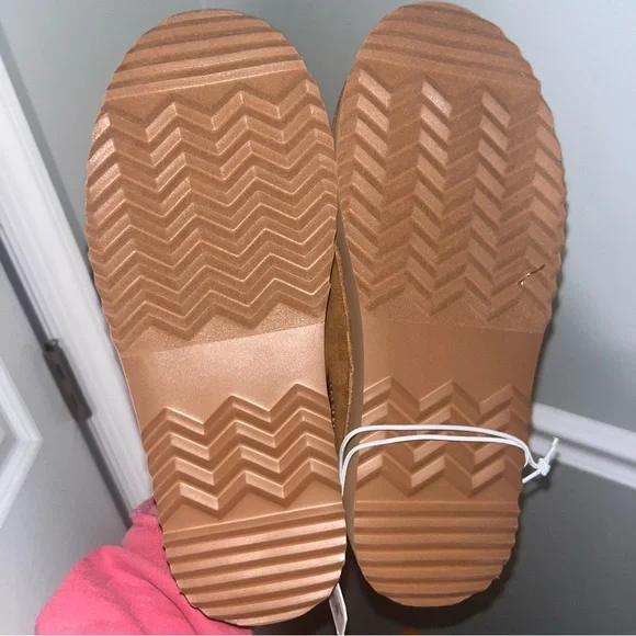 Altar'd State Tan Slip-On Shoes with Red Trim - Picture 4 of 6